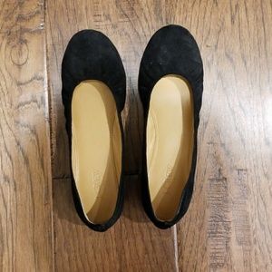 Suede ballet flat.